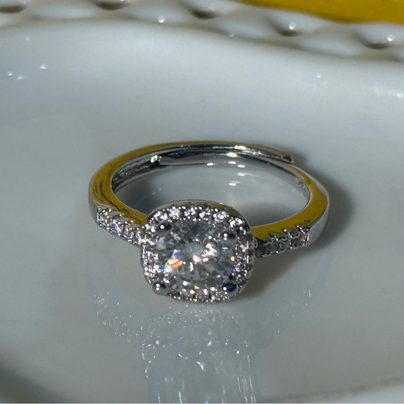 moissanite Diamond Ring white gold plated size adjustable size 6-9